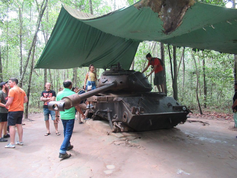 cuchi tunnels